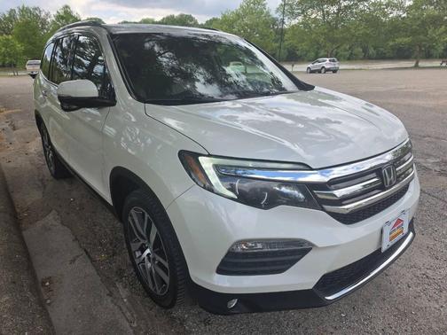 White Diamond Pearl 2017 Honda Pilot Touring
