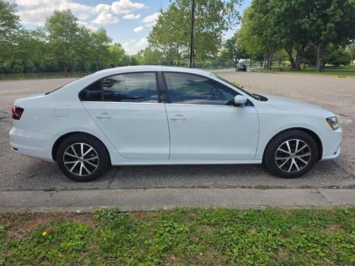 White 2017 Volkswagen Jetta 1.4T SE
