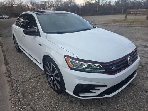 Pure White w/Black Roof 2018 Volkswagen Passat 3.6L V6 GT Sedan