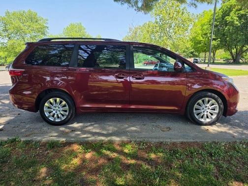 Salsa Red Pearl 2015 Toyota Sienna LE
