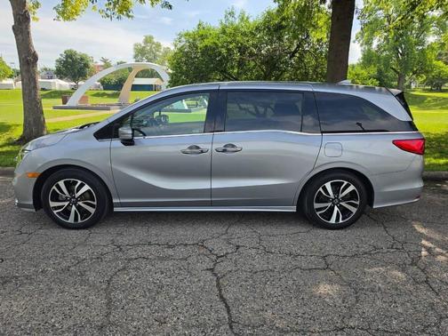 Lunar Silver Metallic 2019 Honda Odyssey Elite