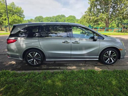 Lunar Silver Metallic 2019 Honda Odyssey Elite