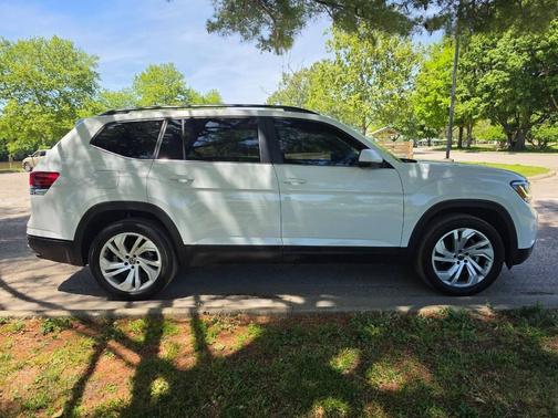 White 2021 Volkswagen Atlas V6 SE 4Motion AWD 4dr SUV w/Technology