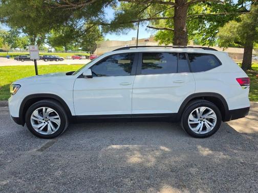 White 2021 Volkswagen Atlas V6 SE 4Motion AWD 4dr SUV w/Technology