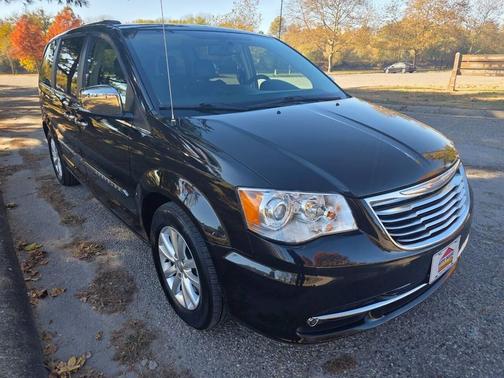 2015 Chrysler Town & Country Limited Platinum