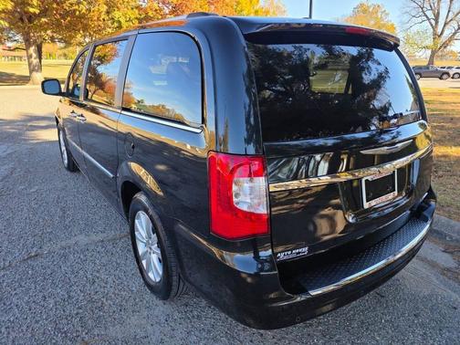 2015 Chrysler Town & Country Limited Platinum