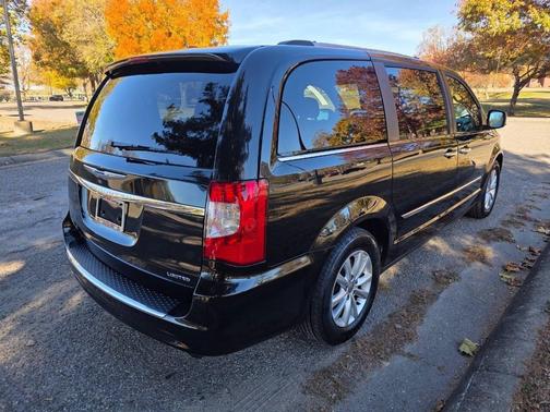 2015 Chrysler Town & Country Limited Platinum