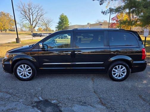 2015 Chrysler Town & Country Limited Platinum