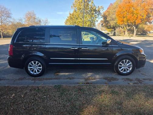 2015 Chrysler Town & Country Limited Platinum