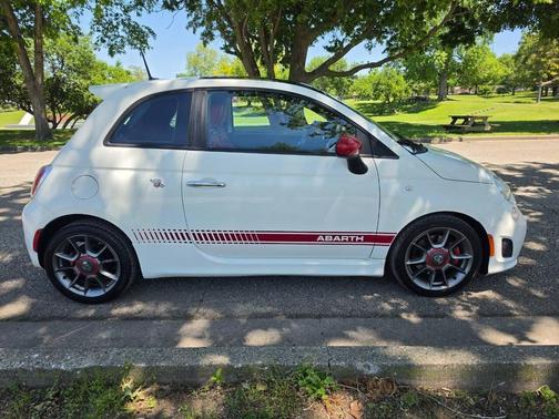 Bianco 2013 FIAT 500 Abarth