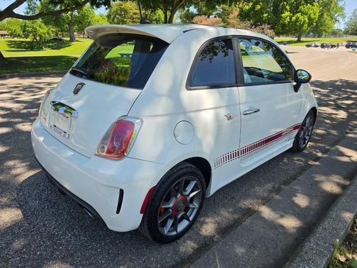 Bianco 2013 FIAT 500 Abarth