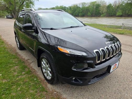 Diamond Black Crystal Pearlcoat 2017 Jeep Cherokee Latitude