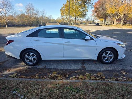 2021 Hyundai ELANTRA SE