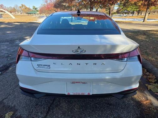 2021 Hyundai ELANTRA SE