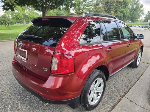 Red 2014 Ford Edge SEL