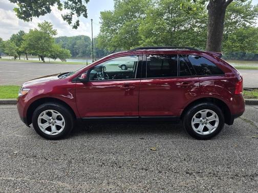 Red 2014 Ford Edge SEL
