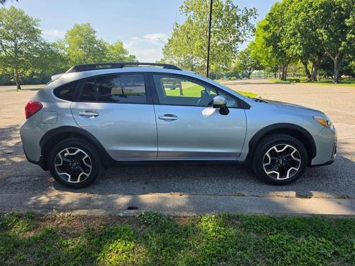 Ice Silver Metallic 2016 Subaru Crosstrek 2.0i Premium