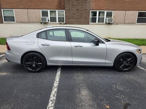 Silver 2024 Volvo S60 B5 Core Dark Theme