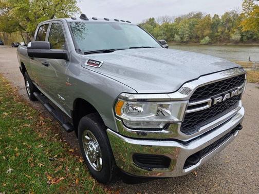 2022 RAM 2500 Tradesman Crew Cab 4x4 6'4' Box