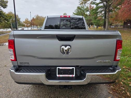 2022 RAM 2500 Tradesman Crew Cab 4x4 6'4' Box