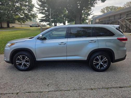 2019 Toyota Highlander LE I4