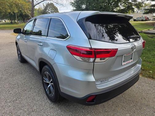 2019 Toyota Highlander LE I4