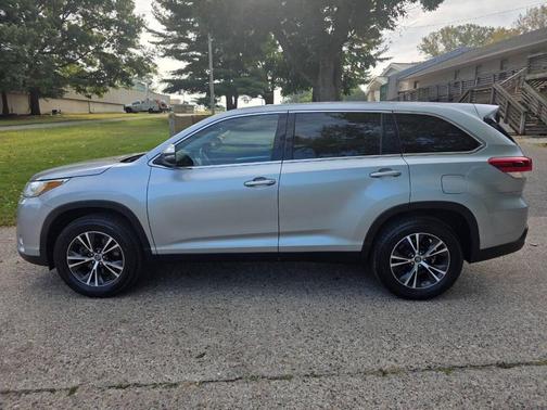 2019 Toyota Highlander LE I4