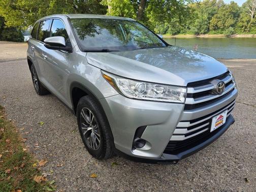 2019 Toyota Highlander LE I4
