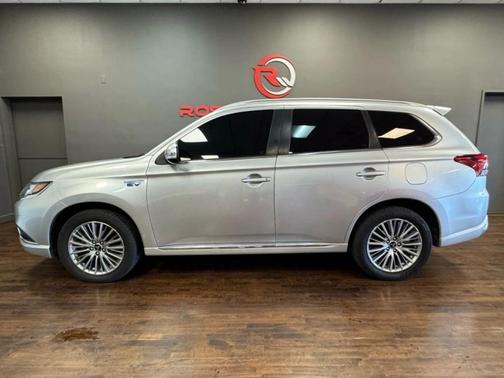 2022 Mitsubishi Outlander PHEV LE