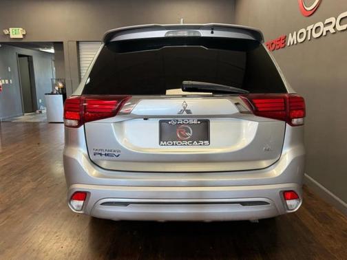 2022 Mitsubishi Outlander PHEV LE