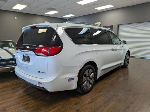 2019 Chrysler Pacifica Hybrid Limited