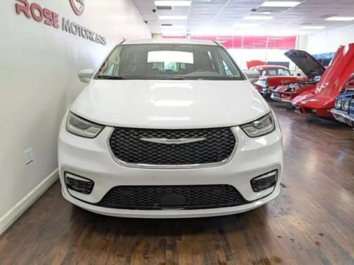2022 Chrysler Pacifica Hybrid Touring L