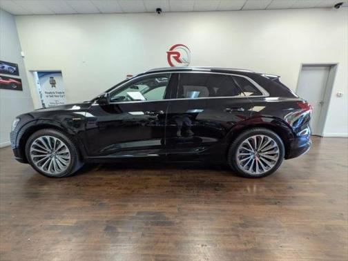 2019 Audi e-tron Premium Plus