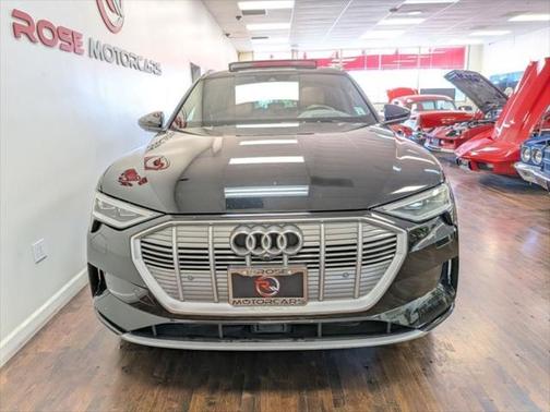 2019 Audi e-tron Premium Plus