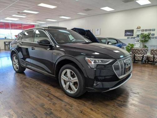 2019 Audi e-tron Premium Plus