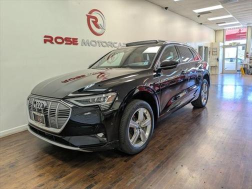 2019 Audi e-tron Premium Plus