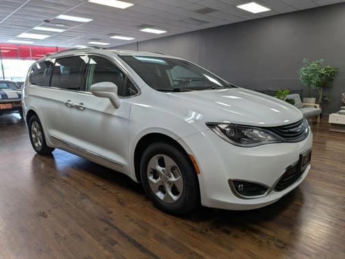 2018 Chrysler Pacifica Hybrid Touring L
