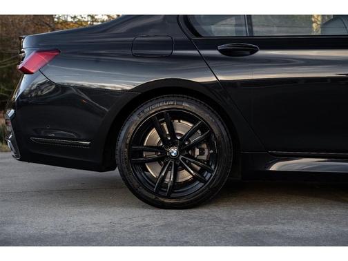 2022 BMW 750 i xDrive