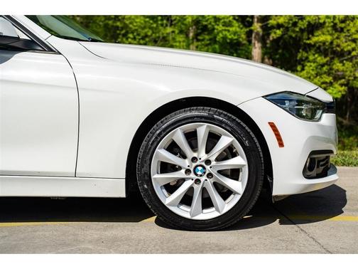 Alpine White 2018 BMW 320 i