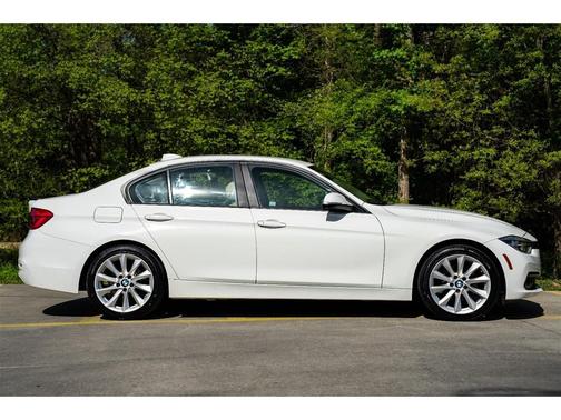 Alpine White 2018 BMW 320 i