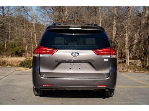 2011 Toyota Sienna XLE