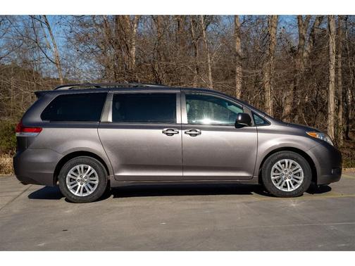 2011 Toyota Sienna XLE