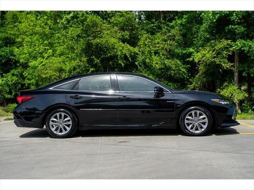 2020 Toyota Avalon Hybrid XLE
