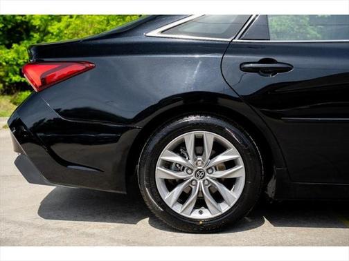 2020 Toyota Avalon Hybrid XLE