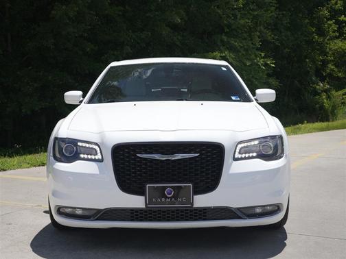 Bright White Clearcoat 2018 Chrysler 300 S