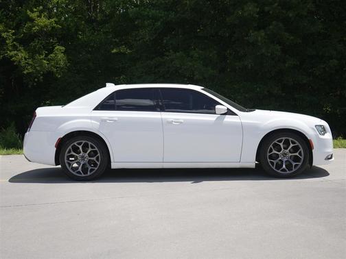 Bright White Clearcoat 2018 Chrysler 300 S