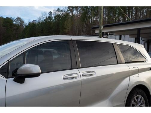 2022 Toyota Sienna LE