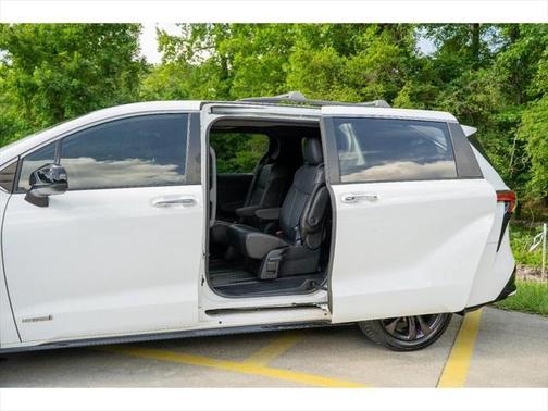 2021 Toyota Sienna XSE 7 Passenger