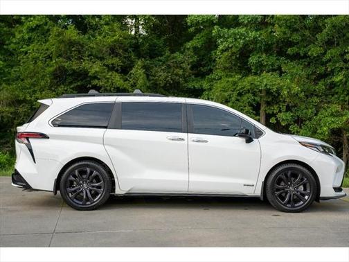 2021 Toyota Sienna XSE 7 Passenger