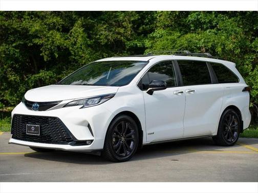 2021 Toyota Sienna XSE 7 Passenger